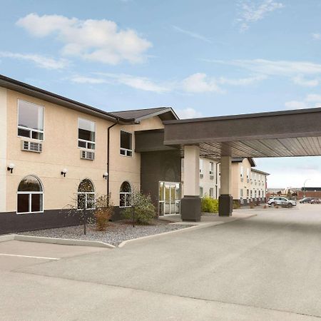 Days Inn & Suites By Wyndham Thompson Exterior photo