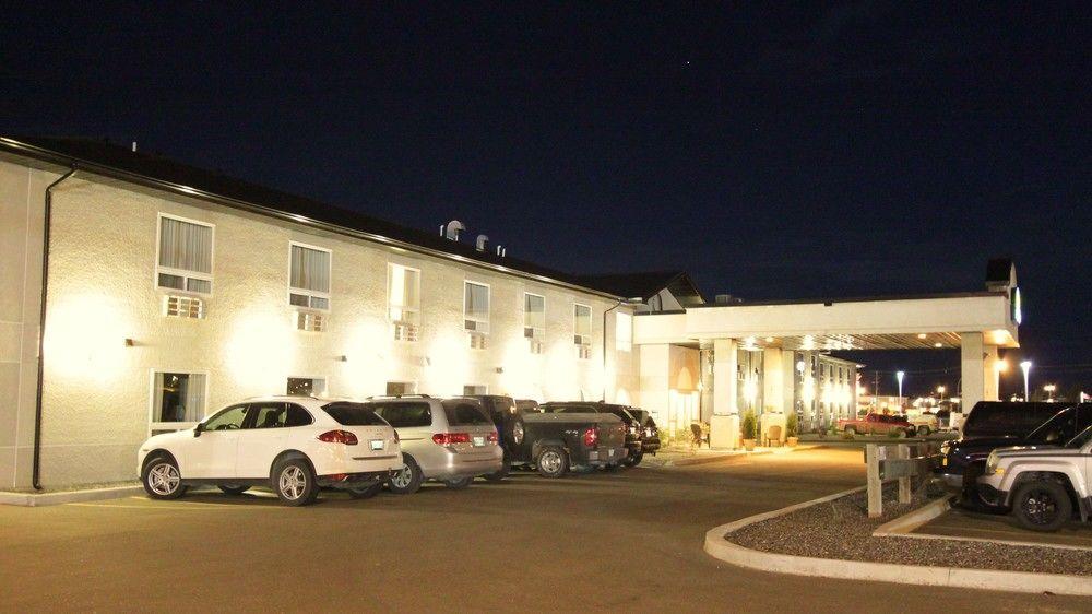Days Inn & Suites By Wyndham Thompson Exterior photo