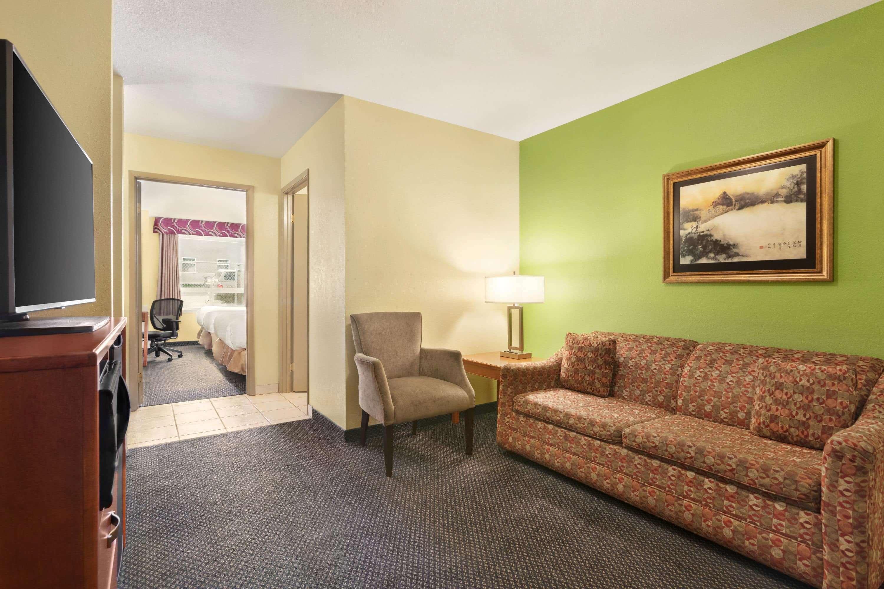 Days Inn & Suites By Wyndham Thompson Exterior photo
