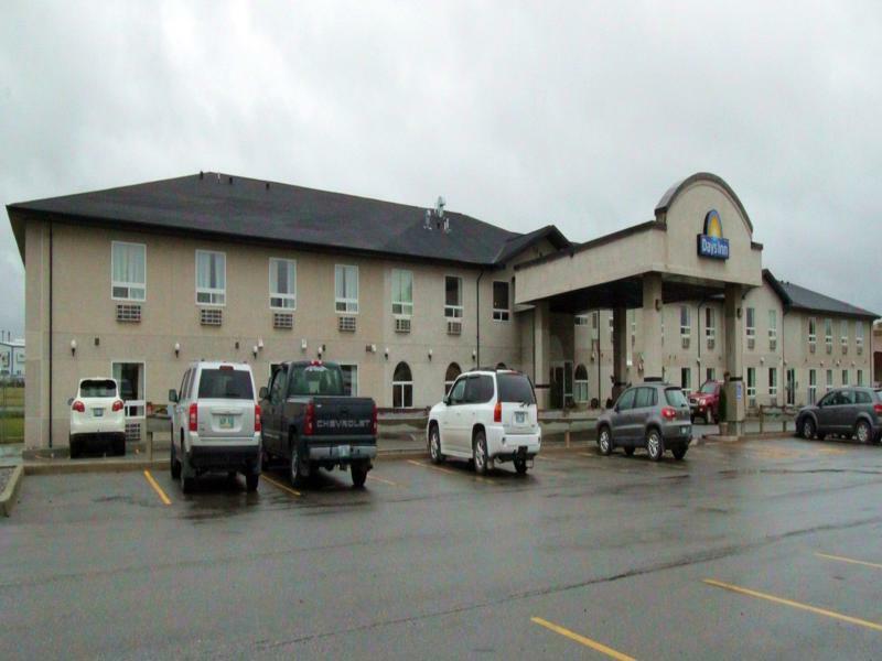 Days Inn & Suites By Wyndham Thompson Exterior photo