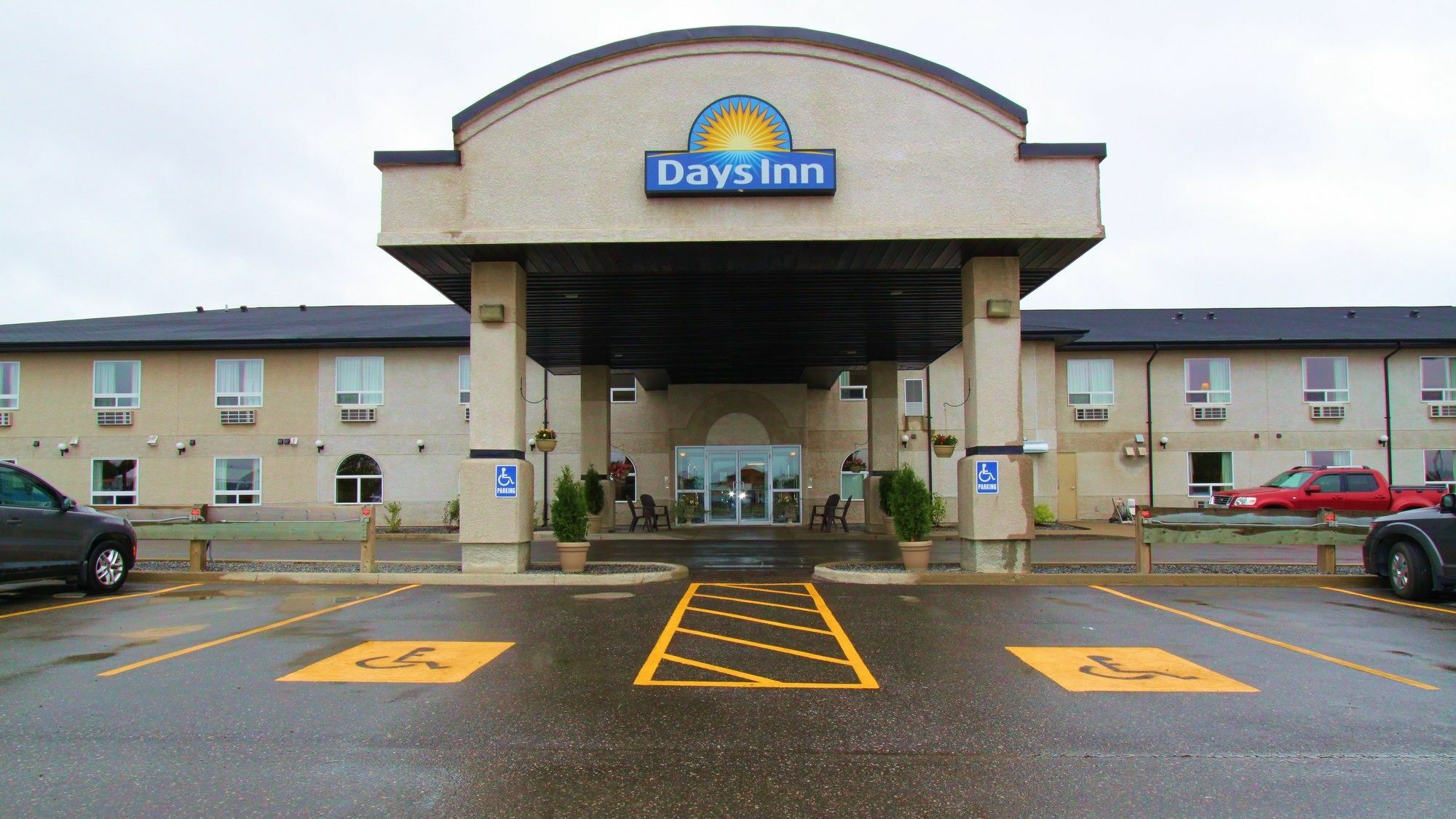 Days Inn & Suites By Wyndham Thompson Exterior photo